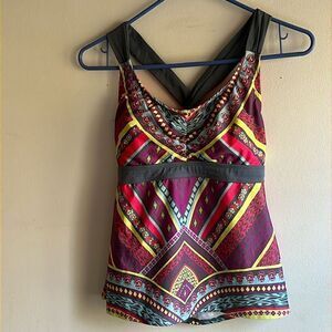 EXCELLENT CONDITION COLORFUL TITLE NINE SMALL PADDED TANKINI TOP